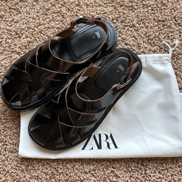 LEATHER CRISSCROSS CAGE SANDALS - Picture 4 of 6